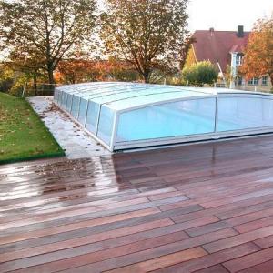 Schwimmbadabdeckung aus Glas und Metall